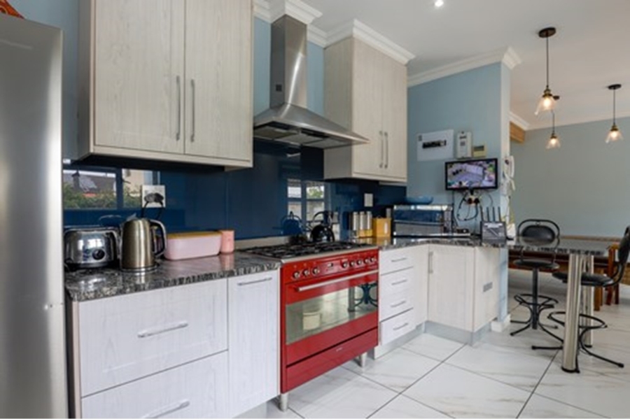 To Let 4 Bedroom Property for Rent in Monte Vista Western Cape